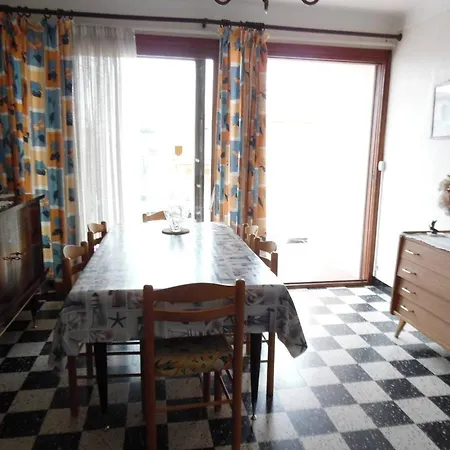 Spacieux T2 4 Pers. Avec Parking Proche A Canet-plage - Fr-1-696-120 *