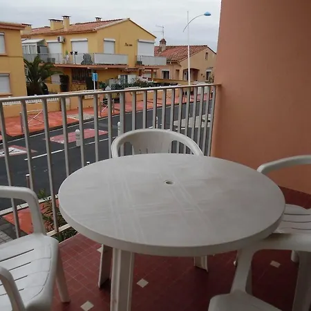 Spacieux T2 4 Pers. Avec Parking Proche A Canet-plage - Fr-1-696-120 Apartmán
