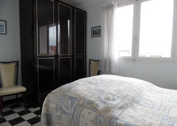 Spacieux T2 4 Pers. Avec Parking Proche A Canet-plage - Fr-1-696-120 Appartement *